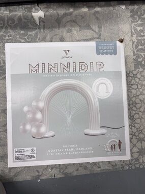MINNIDIP Coastal Pearl Garland Inflatable Arch Sprinkler - White by